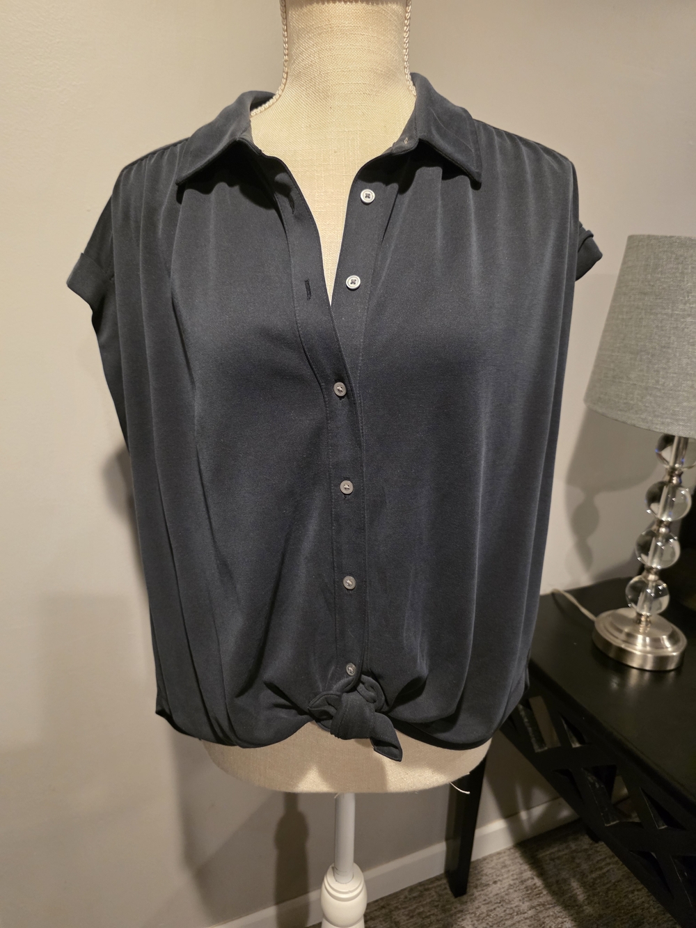 Sanctuary Charcoal Button-Front Tie-Hem Size Large PTP 22 IN LENGTH 26 IN